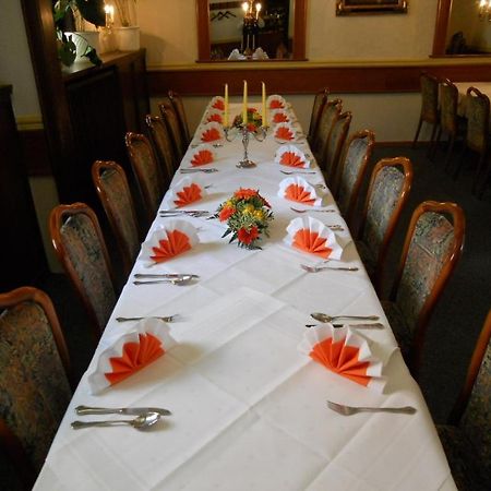 Hotel Restaurant Zur Post Вупертал Екстериор снимка