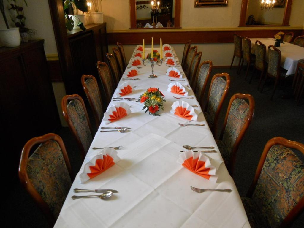 Hotel Restaurant Zur Post Вупертал Екстериор снимка