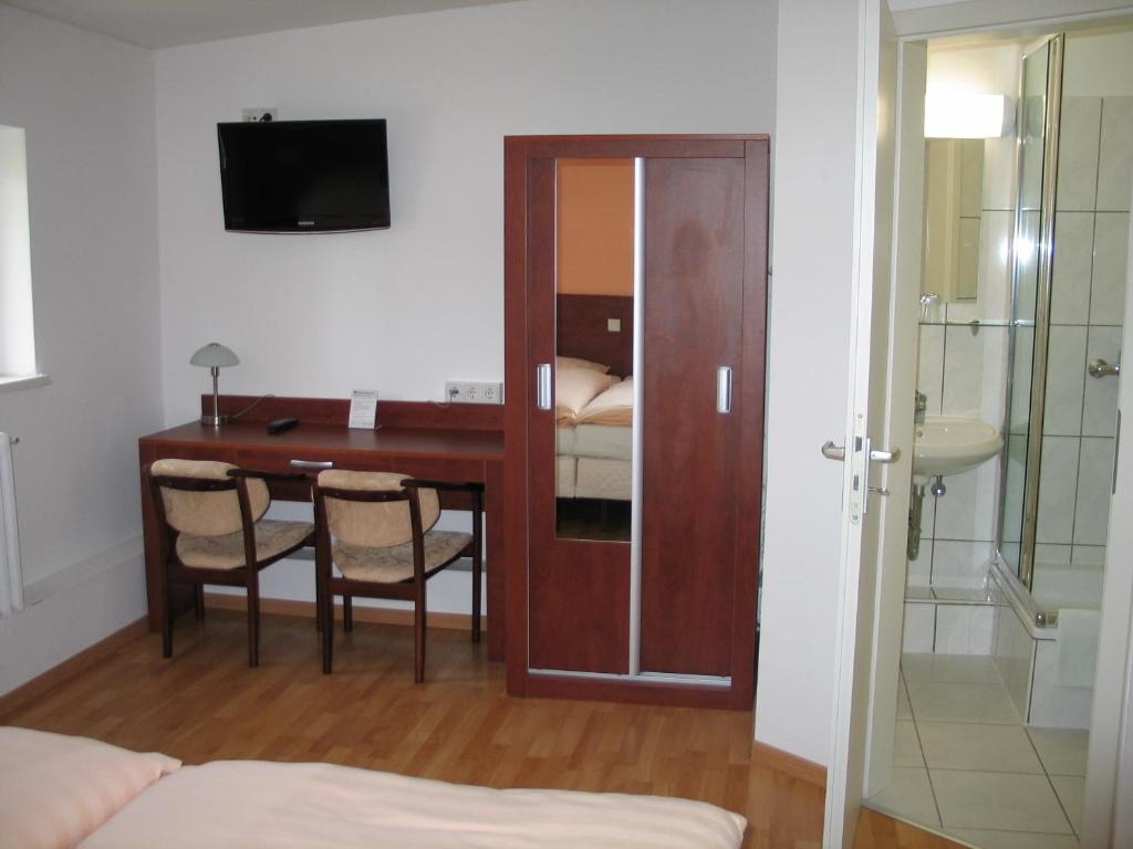 Hotel Restaurant Zur Post Вупертал Стая снимка