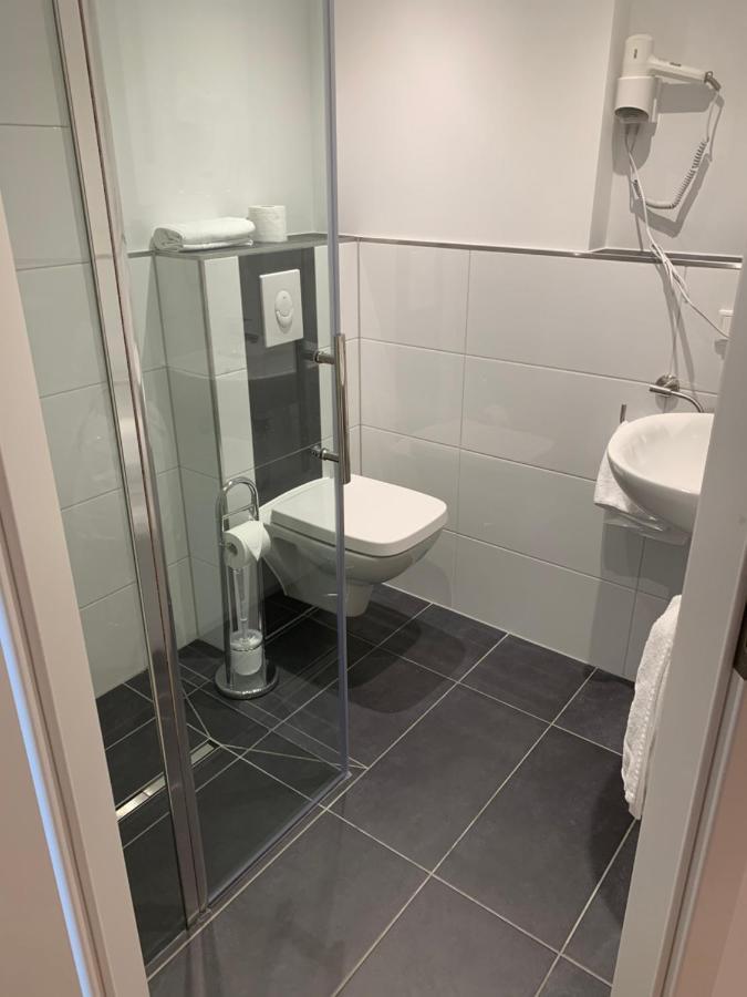 Hotel Restaurant Zur Post Вупертал Екстериор снимка