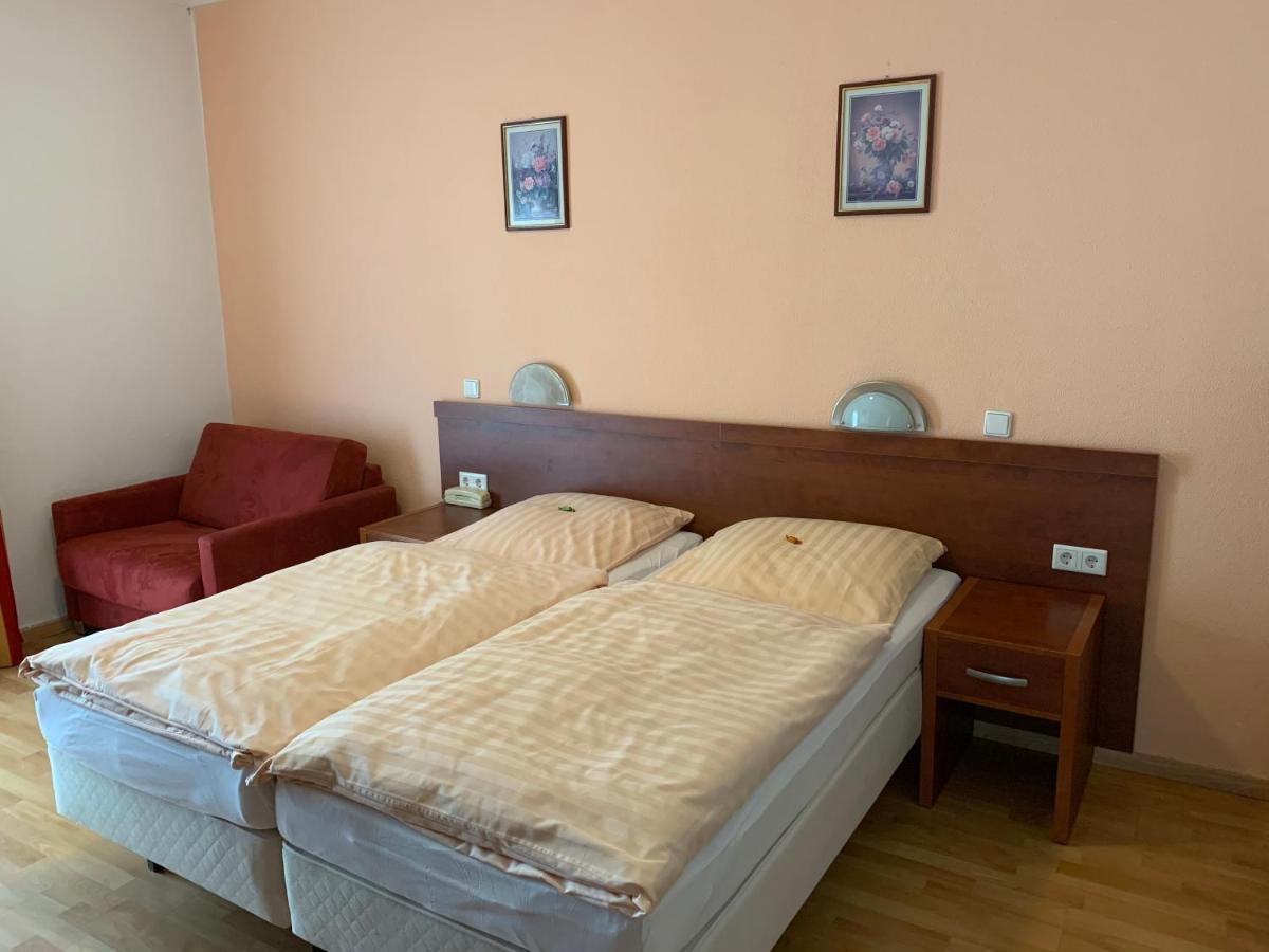 Hotel Restaurant Zur Post Вупертал Екстериор снимка