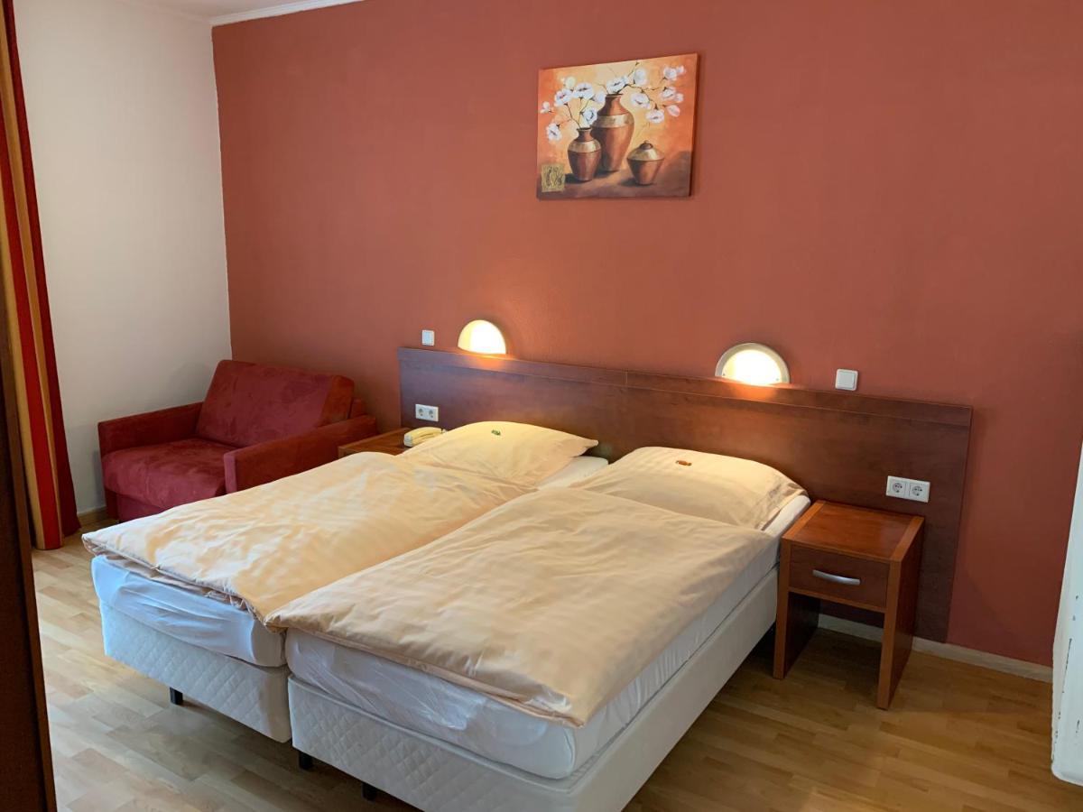 Hotel Restaurant Zur Post Вупертал Екстериор снимка