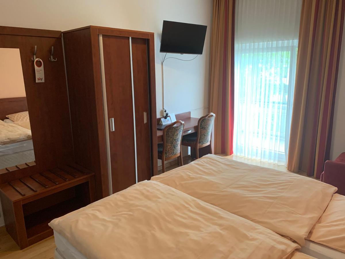 Hotel Restaurant Zur Post Вупертал Екстериор снимка