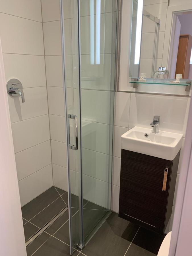 Hotel Restaurant Zur Post Вупертал Екстериор снимка