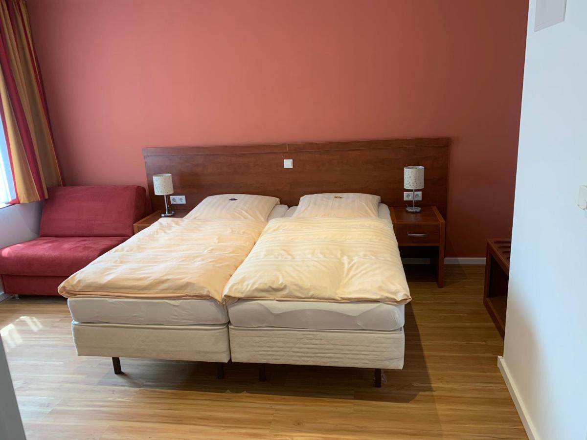 Hotel Restaurant Zur Post Вупертал Екстериор снимка