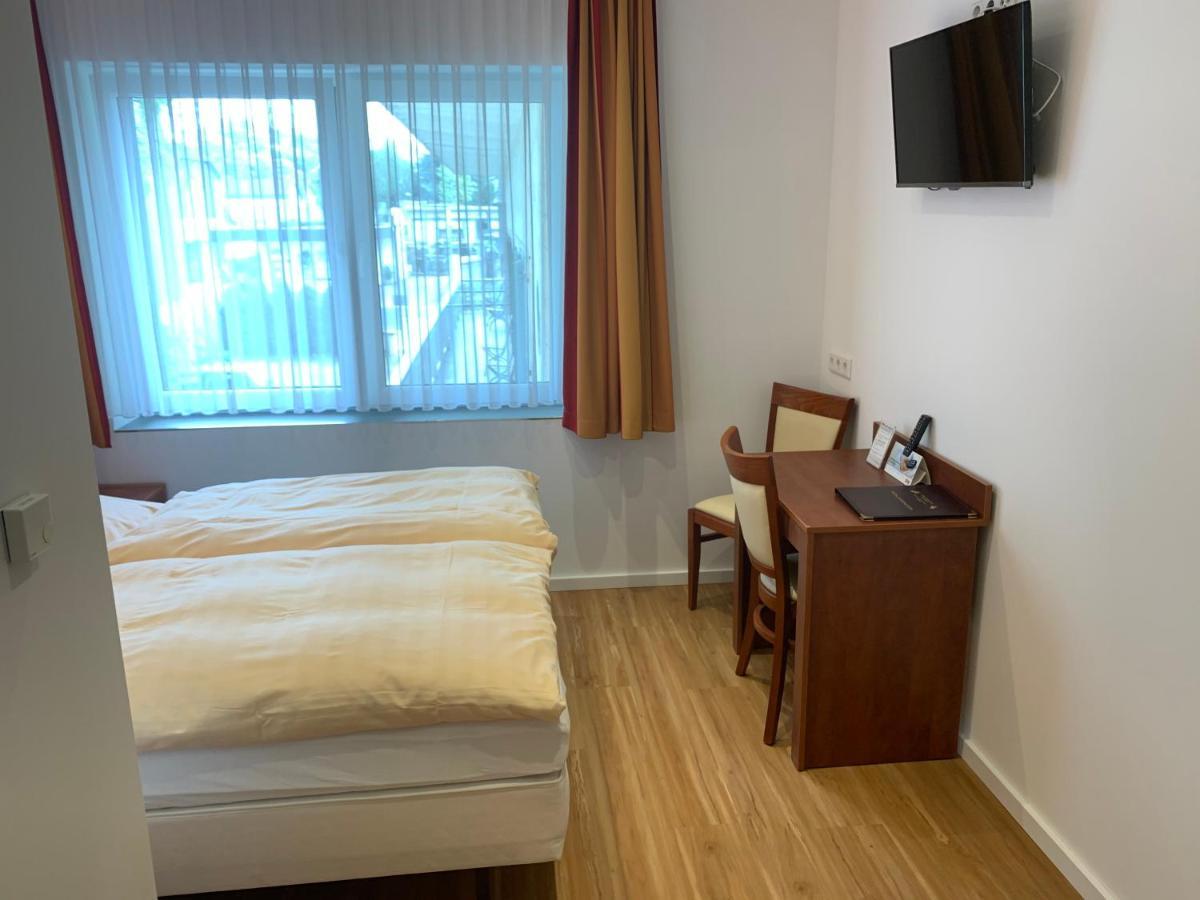Hotel Restaurant Zur Post Вупертал Екстериор снимка