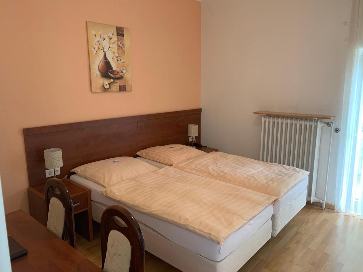 Hotel Restaurant Zur Post Вупертал Екстериор снимка